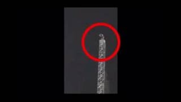 بالفيديو.. لحظة رقص شاب  أعلى برج طوله 30 مترا