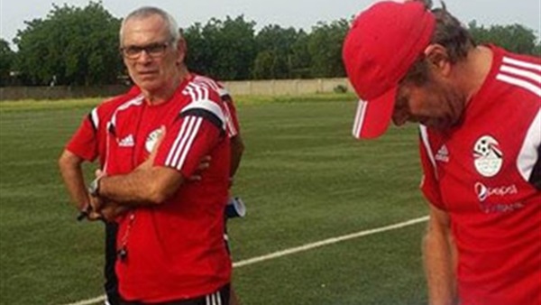 انقسام في المنتخب بسبب نجوم «القطبين» قبل مواجهة غينيا انقسام في المنتخب بسبب نجوم «القطبين» قبل مواجهة غينيا