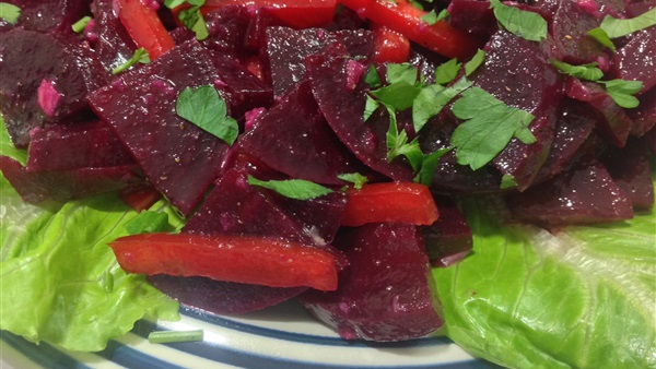 طريقة عمل سلطة البنجر والكمثرى