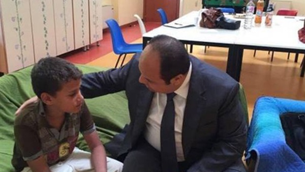 «طفل إيطاليا» يروي تفاصيل مجازفته لعلاج شقيقه في أول ظهور إعلامي له