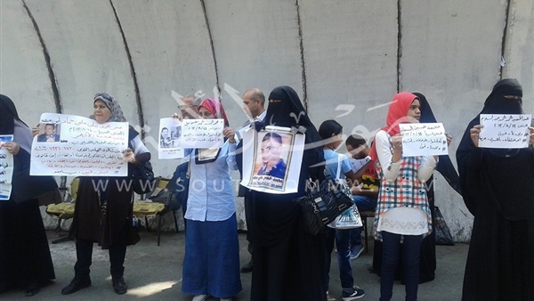 بالصور.. وقفة احتجاجية لأهالي المختفين قسريًا أمام «الوزراء»