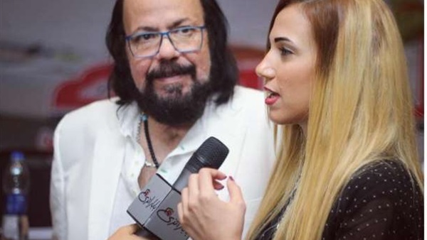 بالصورة.. إيمي طلعت زكريا تغازل والدها بـ«أنا والعسل» بالصورة.. إيمي طلعت زكريا تغازل والدها بـ«أنا والعسل»