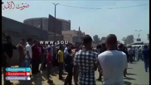 بالفيديو والصور..الأمن يفض تجمهر المواطنين على الكورنيش بالفيديو والصور..الأمن يفض تجمهر المواطنين على الكورنيش