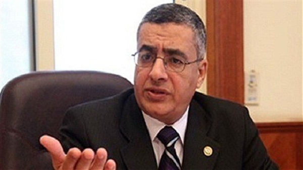 «الصيادلة» تصعد أزمتها مع وزير الصحة وتهدد بمقاضاته «الصيادلة» تصعد أزمتها مع وزير الصحة وتهدد بمقاضاته