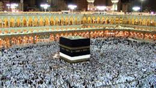 أمير مكة المكرمة يسلم كسوة الكعبة لسدنة البيت العتيق أمير مكة المكرمة يسلم كسوة الكعبة لسدنة البيت العتيق