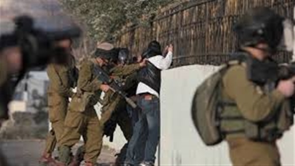 قوات الإحتلال تعتقل 9 فلسطينيين من الضفة بينهم طفلان