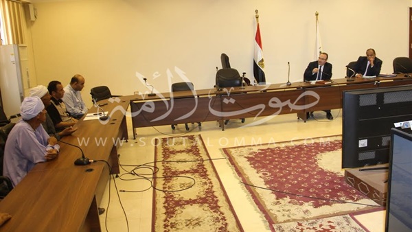 محافظ بني سويف يبحث مع الفلاحين التوسع في زراعة النباتات الطبية محافظ بني سويف يبحث مع الفلاحين التوسع في زراعة النباتات الطبية