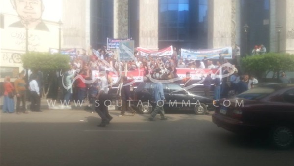 بالصور.. العاملون بالضرائب ينظمون وقفة إحتجاجية أمام الصحفيين بالصور.. العاملون بالضرائب ينظمون وقفة إحتجاجية أمام الصحفيين