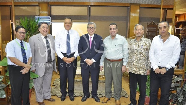 بالصور.. رئيس جامعة قناة السويس يستقبل سفير اندونيسيا بالصور.. رئيس جامعة قناة السويس يستقبل سفير اندونيسيا
