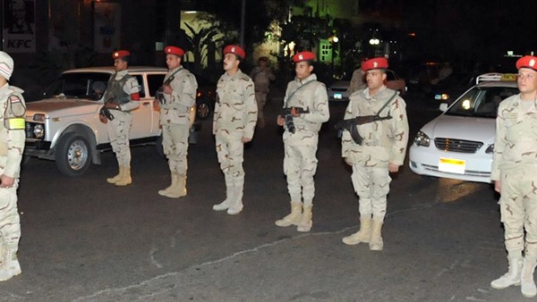 تعرف على 10 مهن محرومة من إجازة العيد.. «الجيش والشرطة» عنصرا الأمن والاستقرار.. «الصحافة» مهنة المتاعب ونقل الأحداث.. «ملائكة الرحمة» في خدمة المرضى.. و«المسعفين» أصحاب الرسالة الإنسانية تعرف على 10 مهن محرومة من إجازة العيد.. «الجيش والشرطة» عنصرا الأمن والاستقرار.. «الصحافة» مهنة المتاعب ونقل الأحداث.. «ملائكة الرحمة» في خدمة المرضى.. و«المسعفين» أصحاب الرسالة الإنسانية