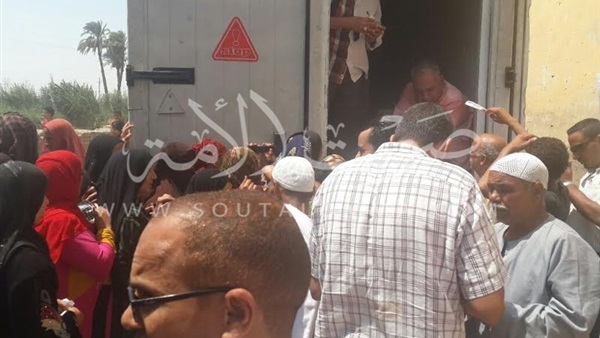 بالصور.. قافلة تموينية وطبية لقرية ديرالسنقورية بالمنيا بالصور.. قافلة تموينية وطبية لقرية ديرالسنقورية بالمنيا