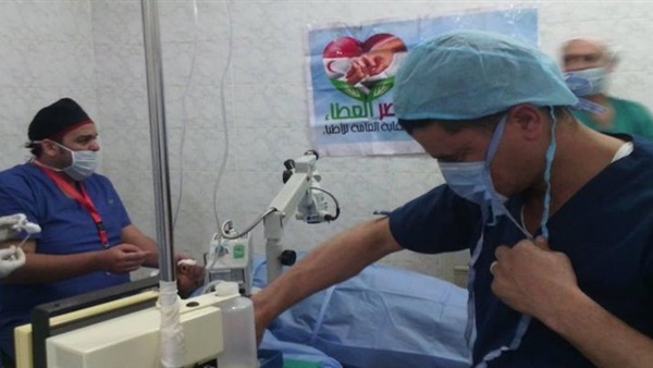 لكشف على 1639 حالة بقافلة طبية بقرية دير السنقورية بالمنيا لكشف على 1639 حالة بقافلة طبية بقرية دير السنقورية بالمنيا
