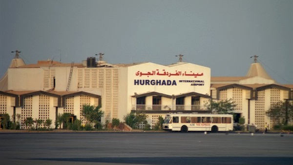 مطار الغردقة يستقبل 55 طائرة على متنها 7 آلاف سائح مطار الغردقة يستقبل 55 طائرة على متنها 7 آلاف سائح