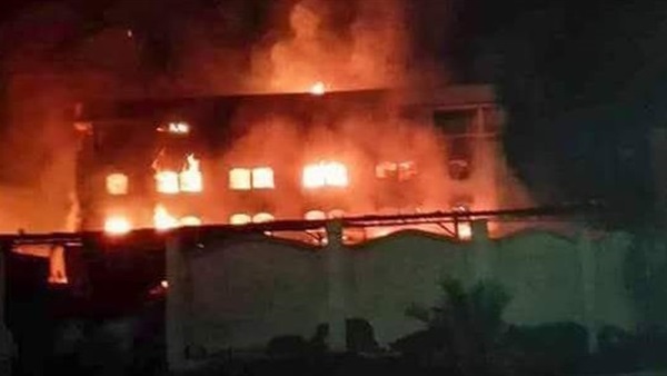الحماية المدنية تسيطر على حريق مصنع أقطان بسوهاج الحماية المدنية تسيطر على حريق مصنع أقطان بسوهاج