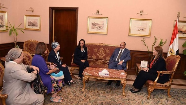 بالصور.. محافظ الإسكندرية يأمر بتوفير مقر دائم للمجلس القومي للمرأة بالصور.. محافظ الإسكندرية يأمر بتوفير مقر دائم للمجلس القومي للمرأة