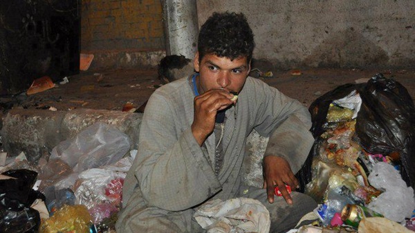 نشطاء يدشنون هاشتاج «ثورة الغلابة».. الدعوة للكتابة ضد موجة الغلاء على الأوراق النقدية..مؤسس حركة «الغلابة»: لا ننتمي إلى أي تيار..الداخلية ترفع حالة الاستعداد..ومصدر أمني يحذرهم من المساءلة القانونية نشطاء يدشنون هاشتاج «ثورة الغلابة».. الدعوة للكتابة ضد موجة الغلاء على الأوراق النقدية..مؤسس حركة «الغلابة»: لا ننتمي إلى أي تيار..الداخلية ترفع حالة الاستعداد..ومصدر أمني يحذرهم من المساءلة القانونية