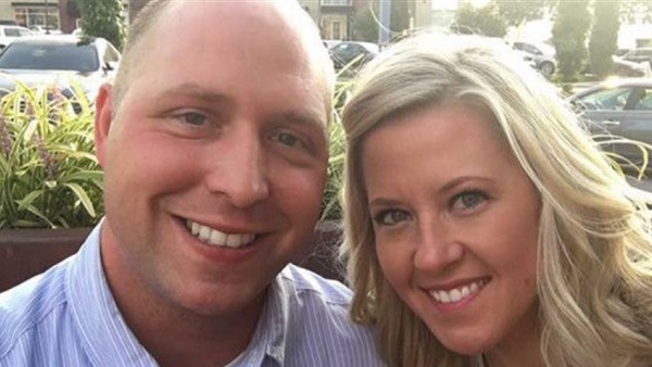 زوجان أمريكيان يفتحان هدية زواجهما بعد 9 سنوات 