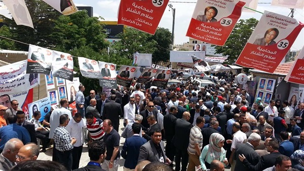 بدء التصويت فى انتخابات نقابة المحامين بمحاكم اسيوط الكلية والجزئية بدء التصويت فى انتخابات نقابة المحامين بمحاكم اسيوط الكلية والجزئية