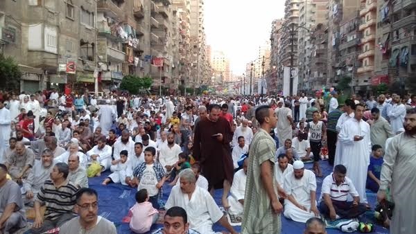 بالصور.. الآلاف من المصلين يؤدون صلاة العيد بـ 340 ساحة بالإسكندرية