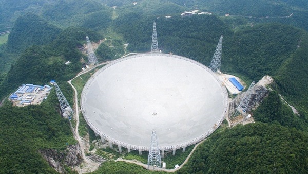 الصين تكشف النقاب عن أكبر تلسكوب في العالم