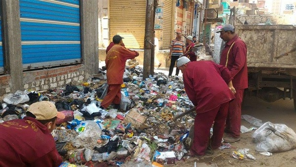 بالصور.. حملة لنظافة شوارع دسوق فى ثانى أيام عيد الاضحى بالصور.. حملة لنظافة شوارع دسوق فى ثانى أيام عيد الاضحى
