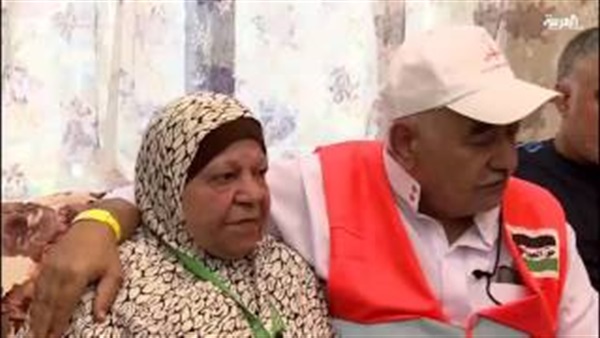 بالفيديو..رد فعل فلسطينية  تقابلت بأخيها بعد فراق 20 عاما اثناء الحج 