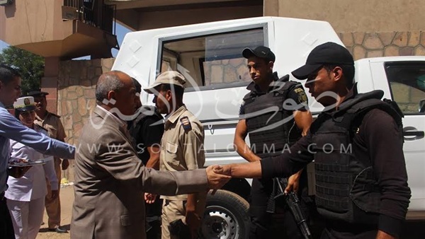 بالصور.. مدير أمن أسوان يهنئ الضباط والأفراد بالمديرية بعيد الأضحي