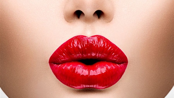 خطوات لشفاه مليئة بالرقة والأنوثة