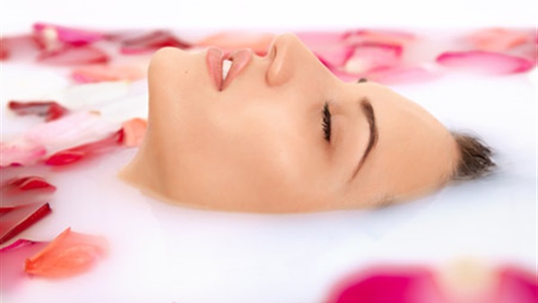 9 فوائد ماء الورد للبشرة.. تعرفي عليها 9 فوائد ماء الورد للبشرة.. تعرفي عليها