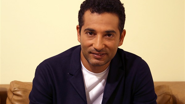 عمرو سعد يهنىء أبطال فيلم «لف ودوران» عمرو سعد يهنىء أبطال فيلم «لف ودوران»