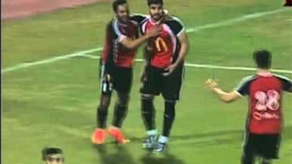 بالفيديو.. الجيش يتقدم بثنائية نظيفة أمام المصري في الشوط الأول بالفيديو.. الجيش يتقدم بثنائية نظيفة أمام المصري في الشوط الأول