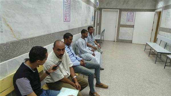 معلمون مفصولون بأسوان يحررون محضرا للإضراب عن الطعام معلمون مفصولون بأسوان يحررون محضرا للإضراب عن الطعام