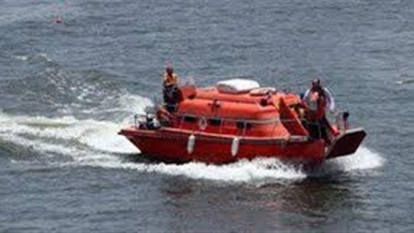 السلطات اليونانية تنقذ 50 مهاجرًا من الموت غرقًا قبالة سواحلها الغربية