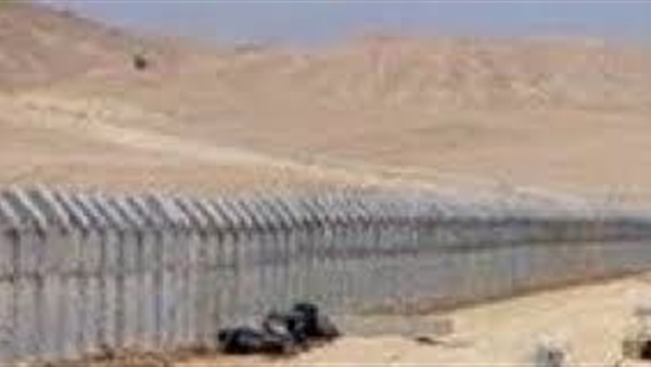 السلطات الفرنسية تبدأ أعمال بناء جدار لمنع المهاجرين من الوصول إلى مرفأ كاليه