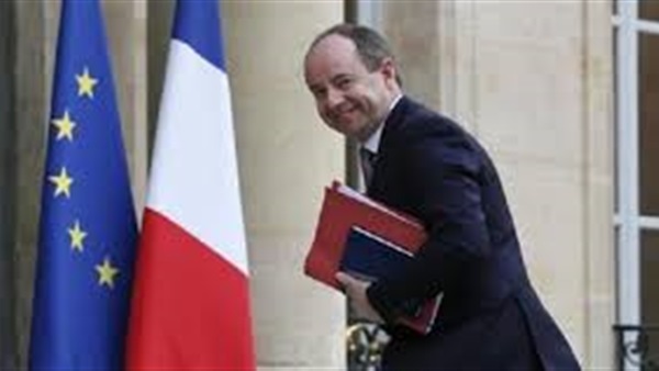 فرنسا تتبنى خططاً جديدة للتعامل مع المتطرفين في سجونها فرنسا تتبنى خططاً جديدة للتعامل مع المتطرفين في سجونها