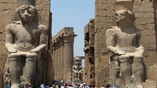 وصول 900 سائح أجنبي إلى أسوان خلال الأيام الثلاثة الماضية وصول 900 سائح أجنبي إلى أسوان خلال الأيام الثلاثة الماضية