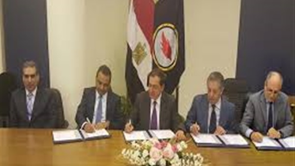مصر توقع 3 اتفاقيات طاقة باستثمارات تبلغ 595 مليار دولار مصر توقع 3 اتفاقيات طاقة باستثمارات تبلغ 595 مليار دولار