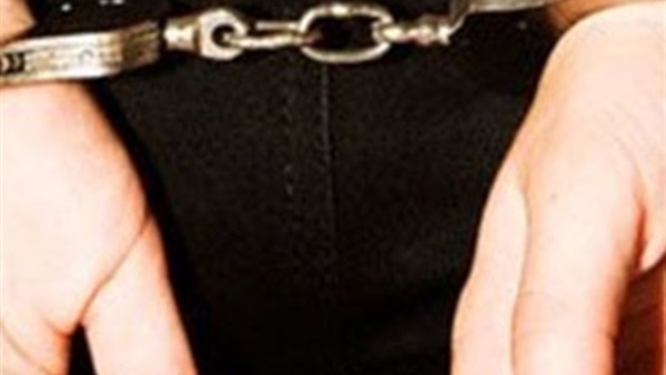 ضبط قوادين وساقطتين بتهمة الدعارة في العجوزة