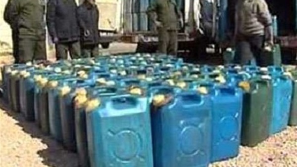 ضبط نحو 28ألف لتر بنزين و14ألف إسطوانة قبل بيعها بالسوق السوداء ضبط نحو 28ألف لتر بنزين و14ألف إسطوانة قبل بيعها بالسوق السوداء
