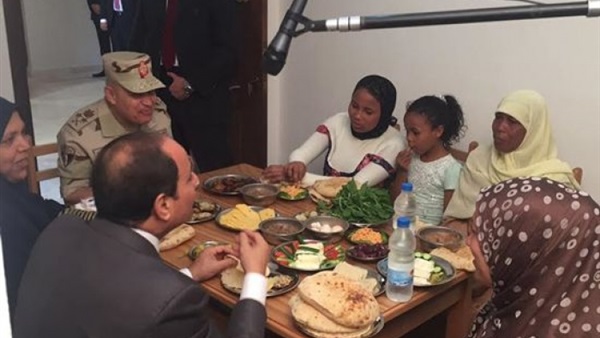 سياسي يكشف سر تناول الرئيس الفطار مع أسرة «غيط العنب»