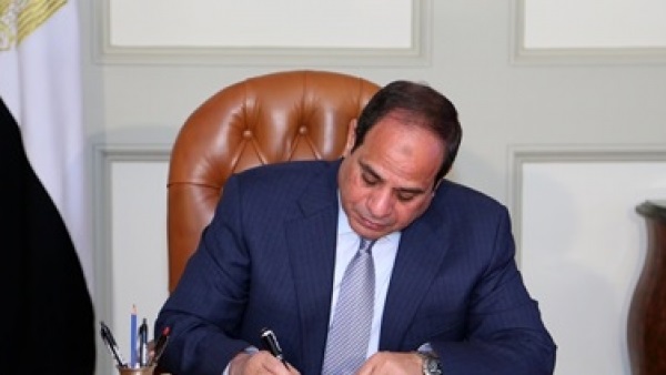 السيسى يناقش سبيل تعزيز العلاقات مع وزير النقل الروسى