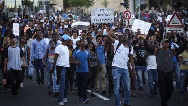 احتجاجات في اليونان على إقرار البرلمان إجراءات تقشف جديدة
