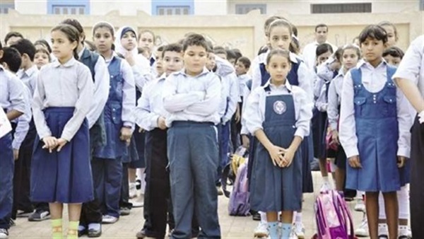 مدرسة ابتدائى بالسويس تجبر تلاميذها على حمل الطوب ومواد البناء مدرسة ابتدائى بالسويس تجبر تلاميذها على حمل الطوب ومواد البناء