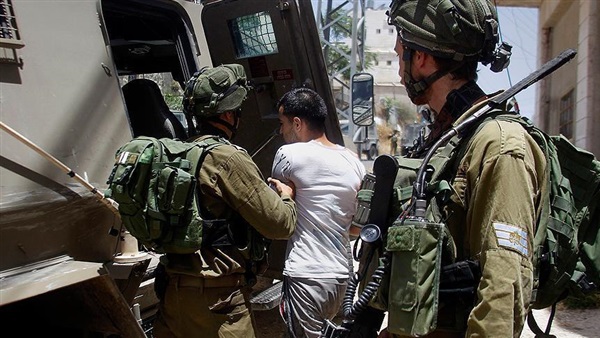 الاحتلال الاسرائيلى يعتقل 13 فلسطينيا خلال عمليات دهم بالضفة الاحتلال الاسرائيلى يعتقل 13 فلسطينيا خلال عمليات دهم بالضفة