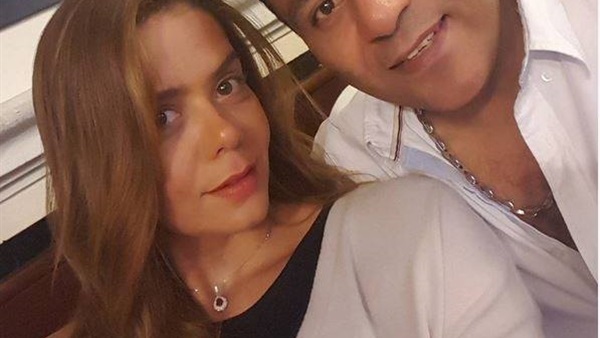 سيلفى "إيمى وفؤاد" يشعل مواقع التواصل الإجتماعى سيلفى "إيمى وفؤاد" يشعل مواقع التواصل الإجتماعى
