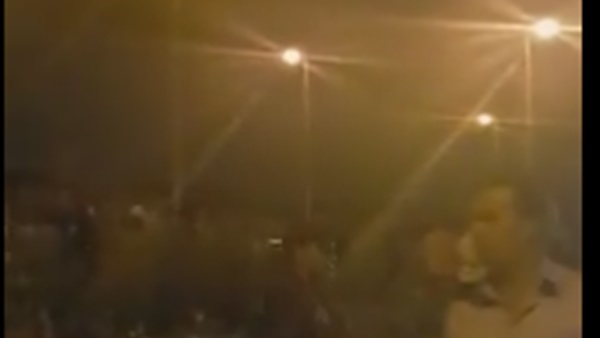 بالفيديو.. قوات الأمن تطوق محيط منزل مساعد النائب العام بالفيديو.. قوات الأمن تطوق محيط منزل مساعد النائب العام