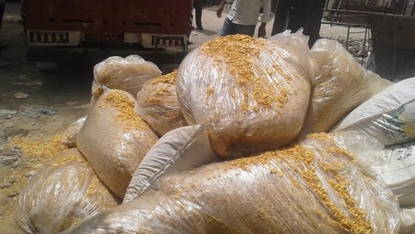 ضبط طن من مخلفات الشيبسي مطروحة في الأسواق ببني سويف