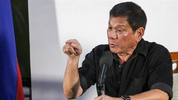 رئيس الفلبين يرفض التراجع عن دعوته لقتل تجار المخدرات