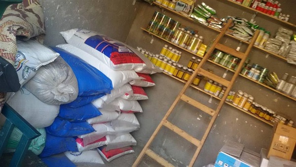 ضبط 25 جوال سماد كيماوي مدعم قبل بيعهما في السوق سوداء ببني سويف 