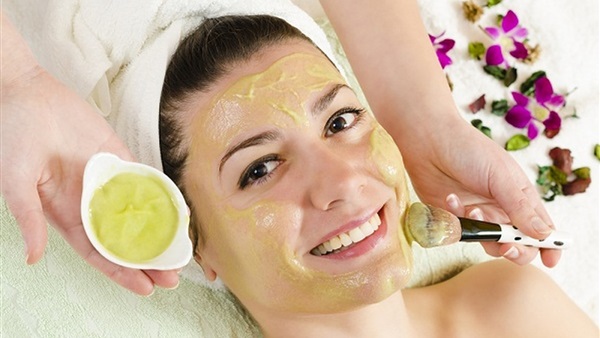 وصفة منزلية تحمي بشرتك من التشققات 